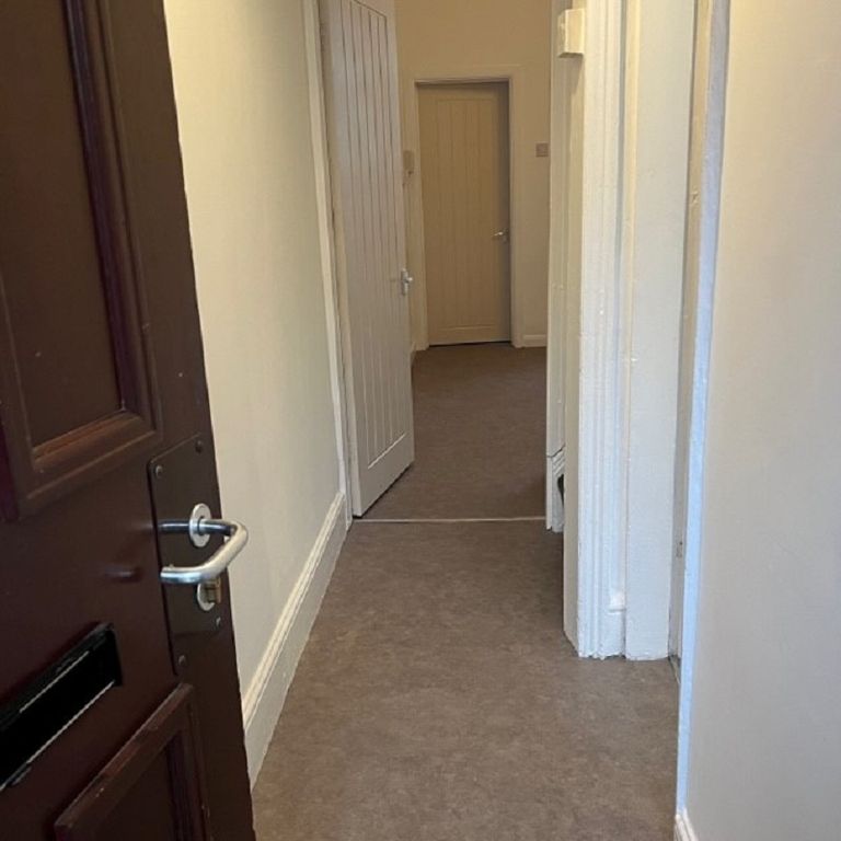 Property photo 2 of 11 Hall