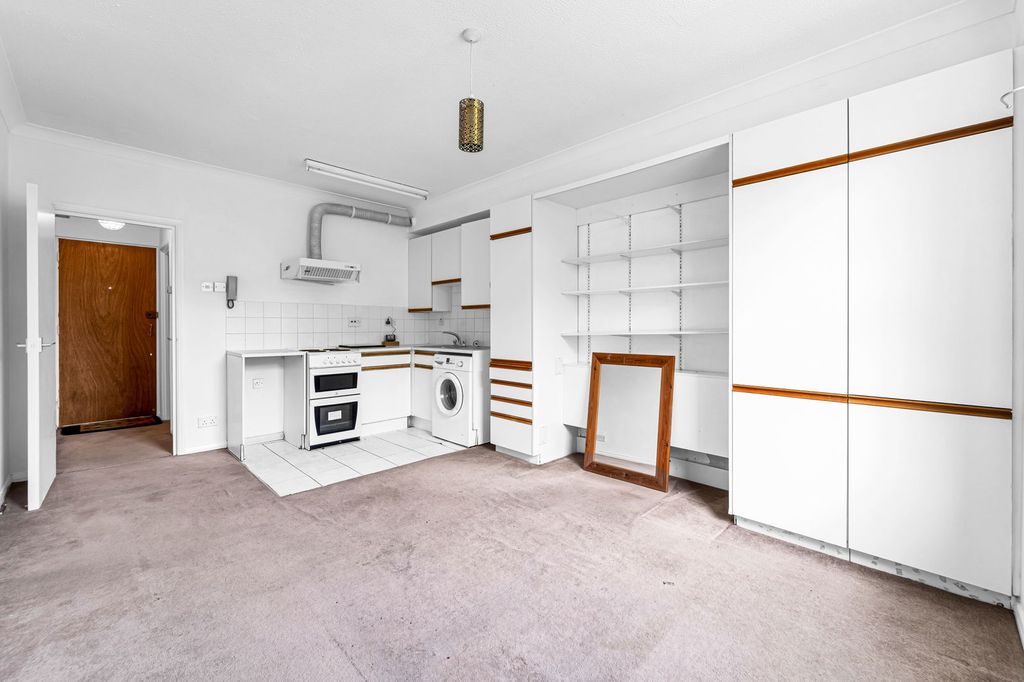 Property photo 3 of 12