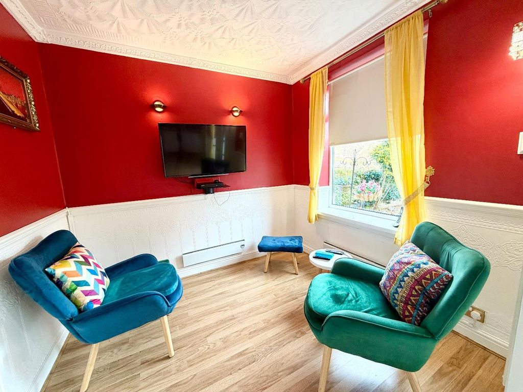 Property photo 3 of 18 Lounge