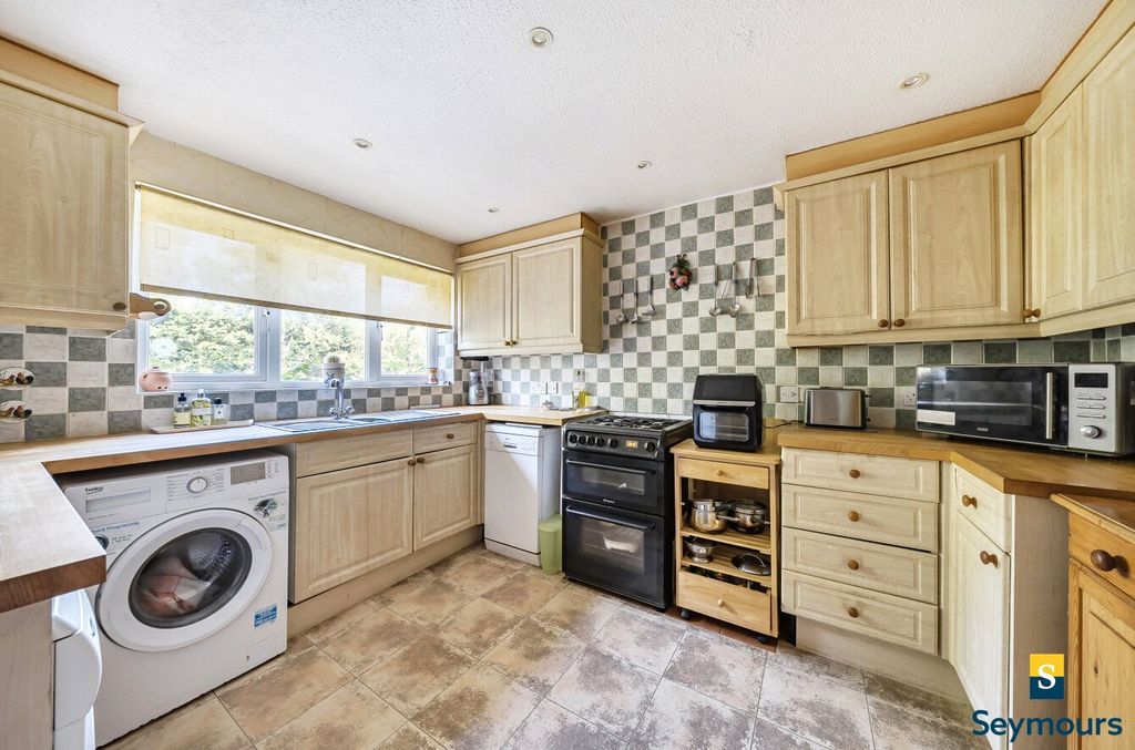 Property photo 2 of 14 Kitchen
