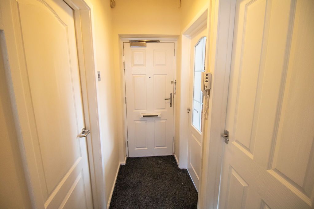 Property photo 2 of 9 Entrance Hallway