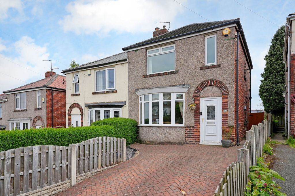 Property photo 1 of 32