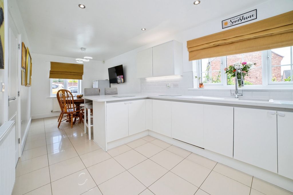 Property photo 3 of 18 Pbox-Img.Jpg