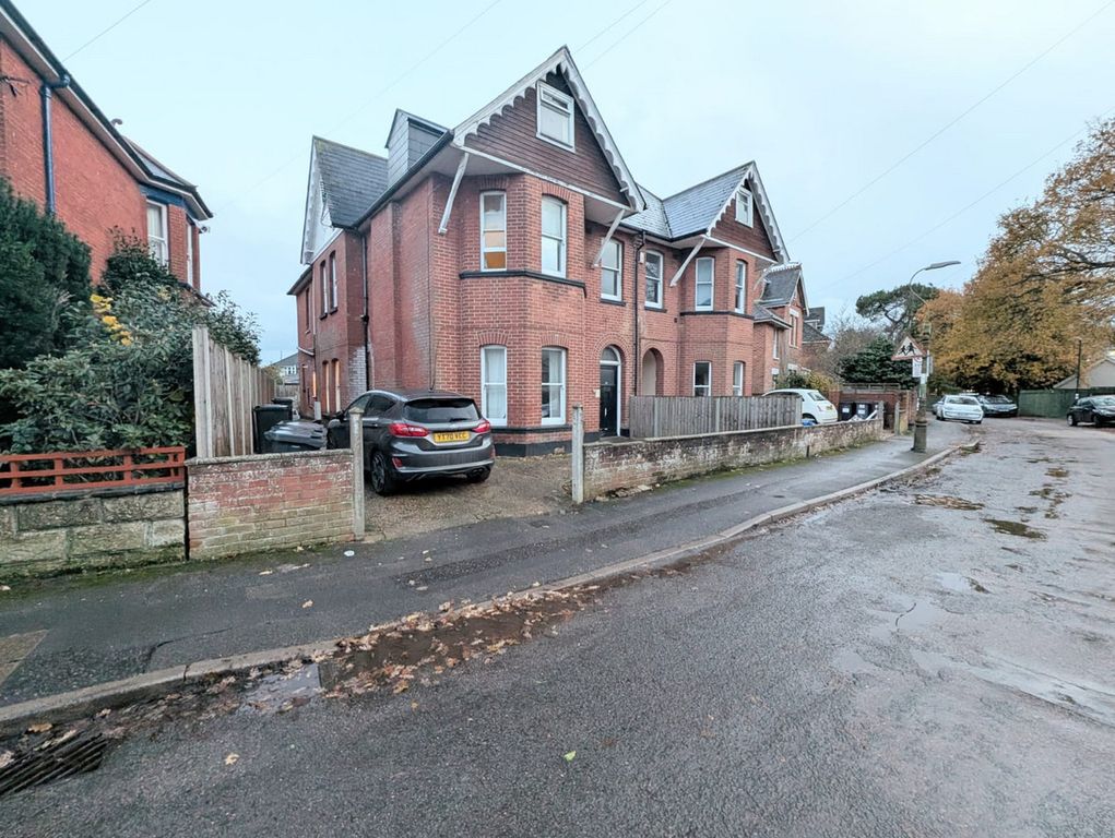 Property photo 1 of 2