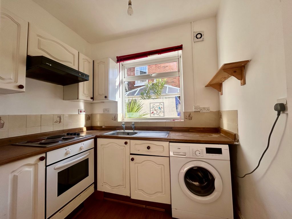 Property photo 2 of 8 Kitchen