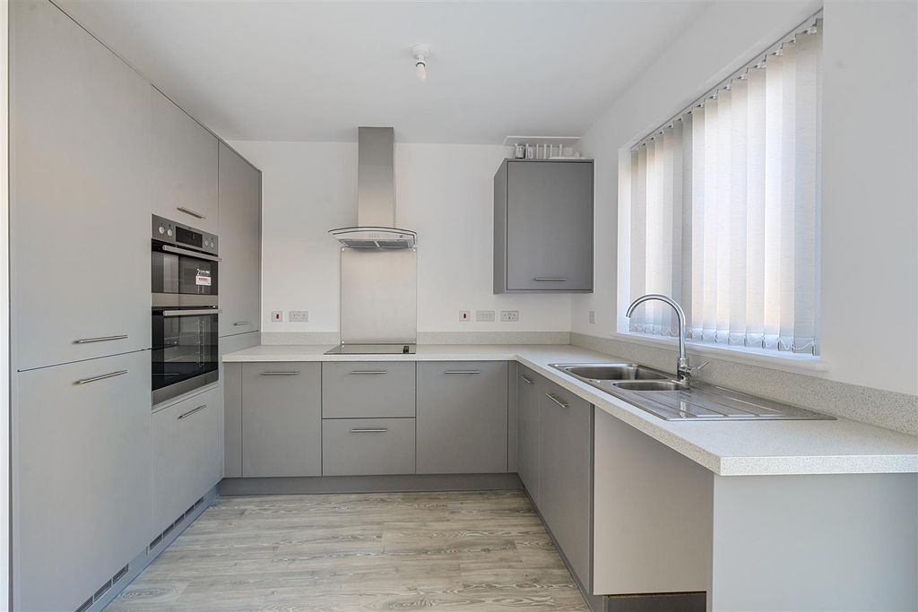 Property photo 2 of 9 7-682225E896Adc-1290205-Arw-7 .Jpg