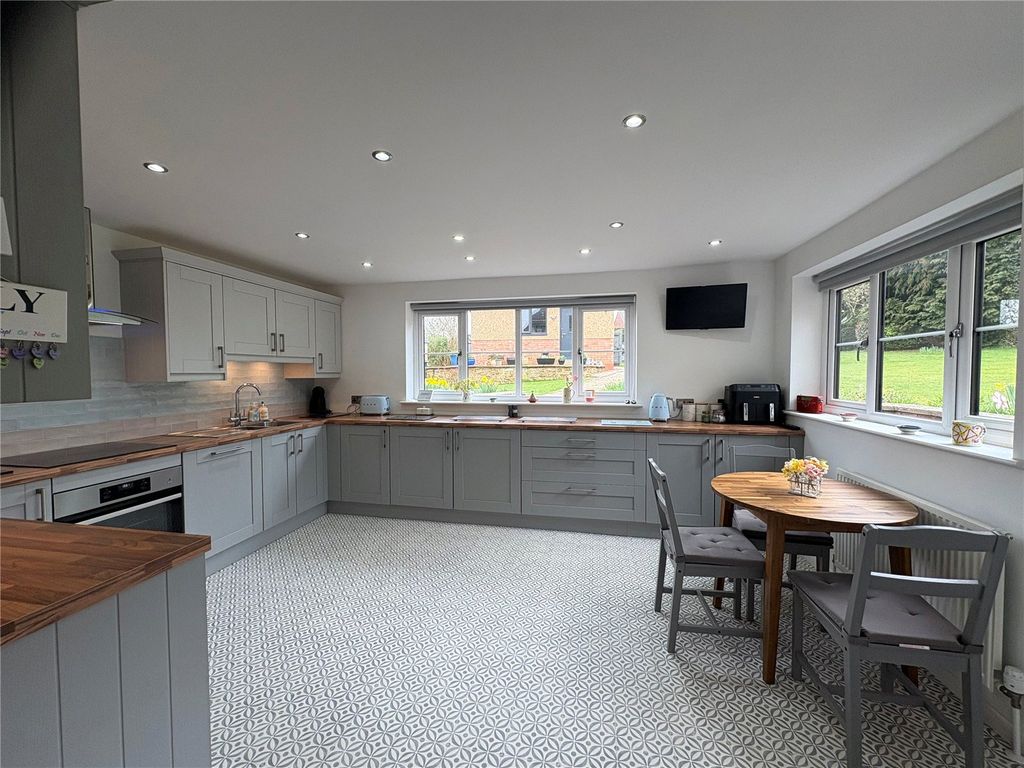 Property photo 3 of 31 Picture No. 47