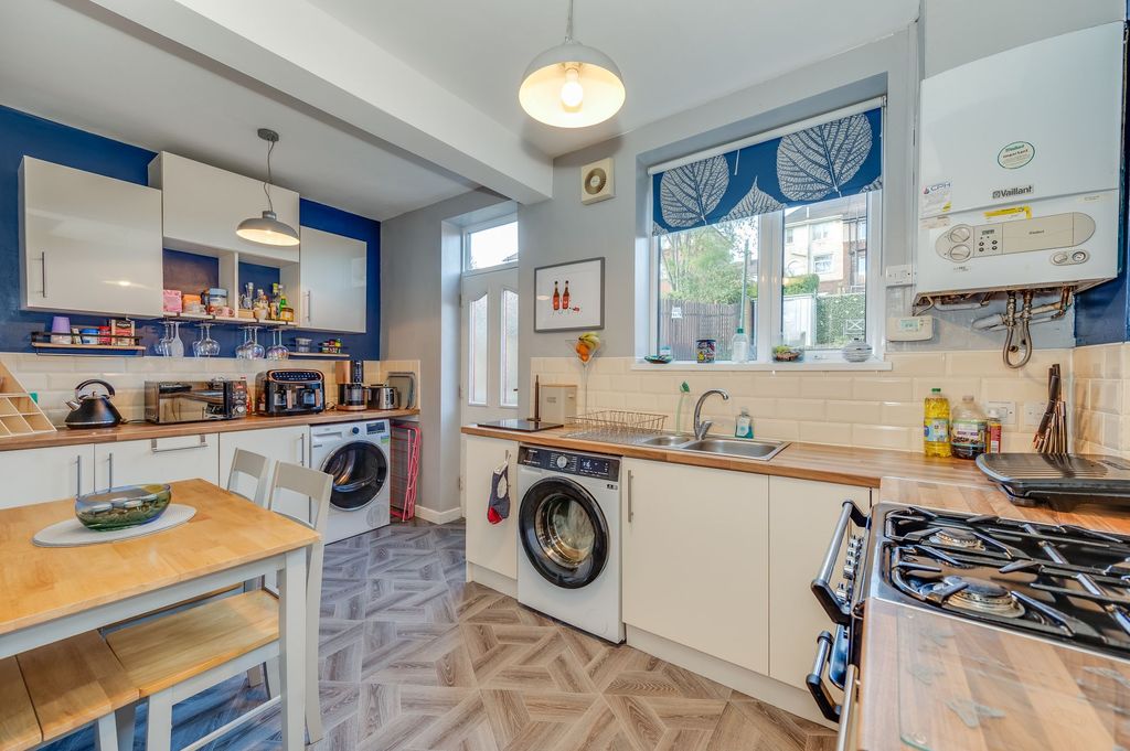 Property photo 2 of 20