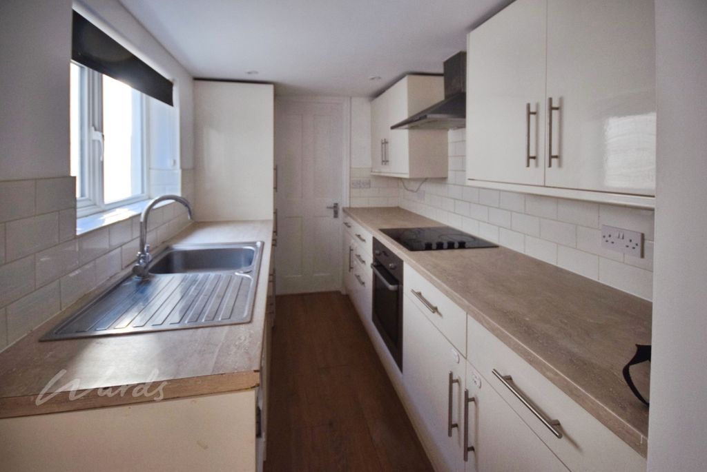 Property photo 2 of 11 Castle Kitchen