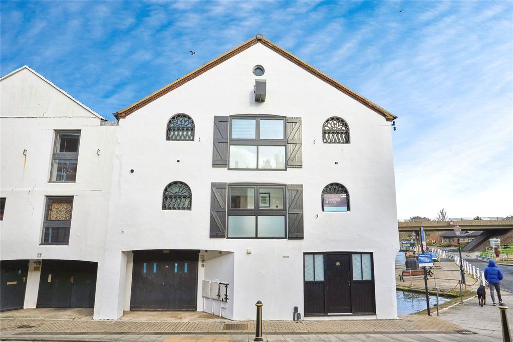 Property photo 1 of 13 Front