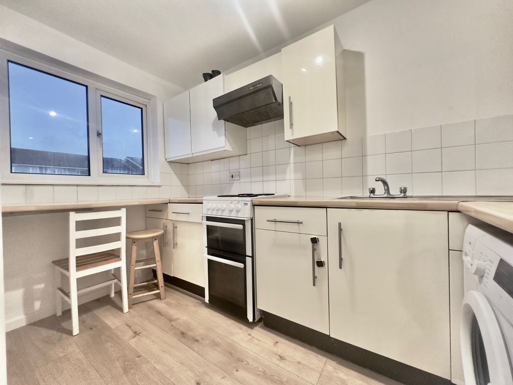 Property photo 2 of 5 Kitchen