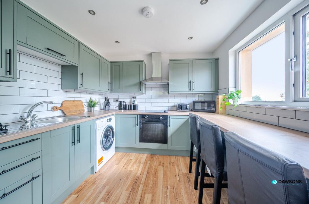 Property photo 2 of 18 F6F0E057-6d77-40F5-B818-ce1Fb38F06Aa.Jpg