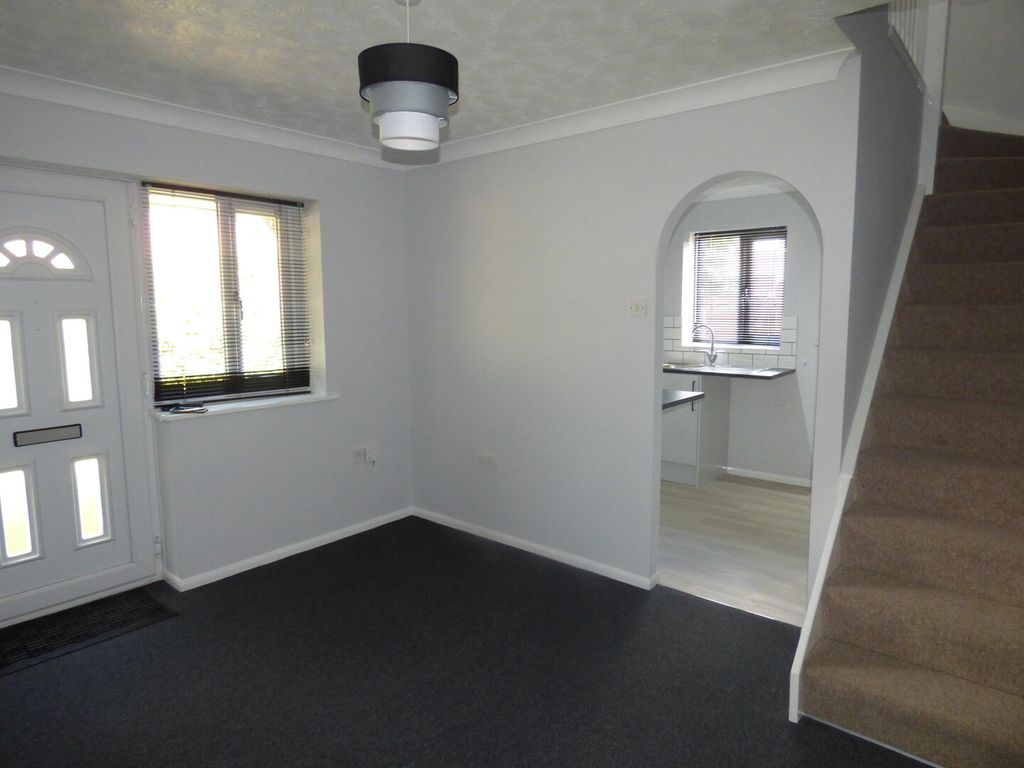 Property photo 3 of 7 Hallway