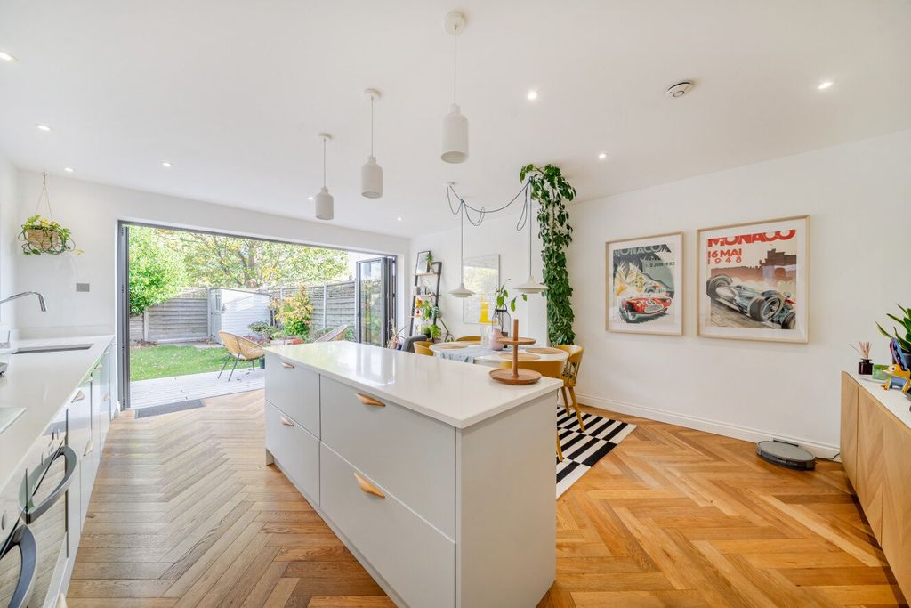 Property photo 2 of 16 Picture No. 18