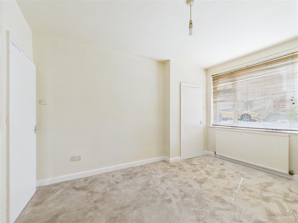Property photo 3 of 11 Cam05207G0-Pr0050-Still005.Jpg