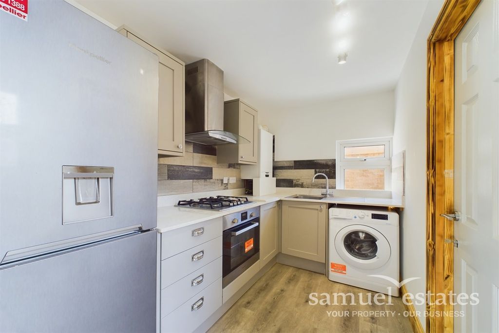 Property photo 2 of 10 Kitchen