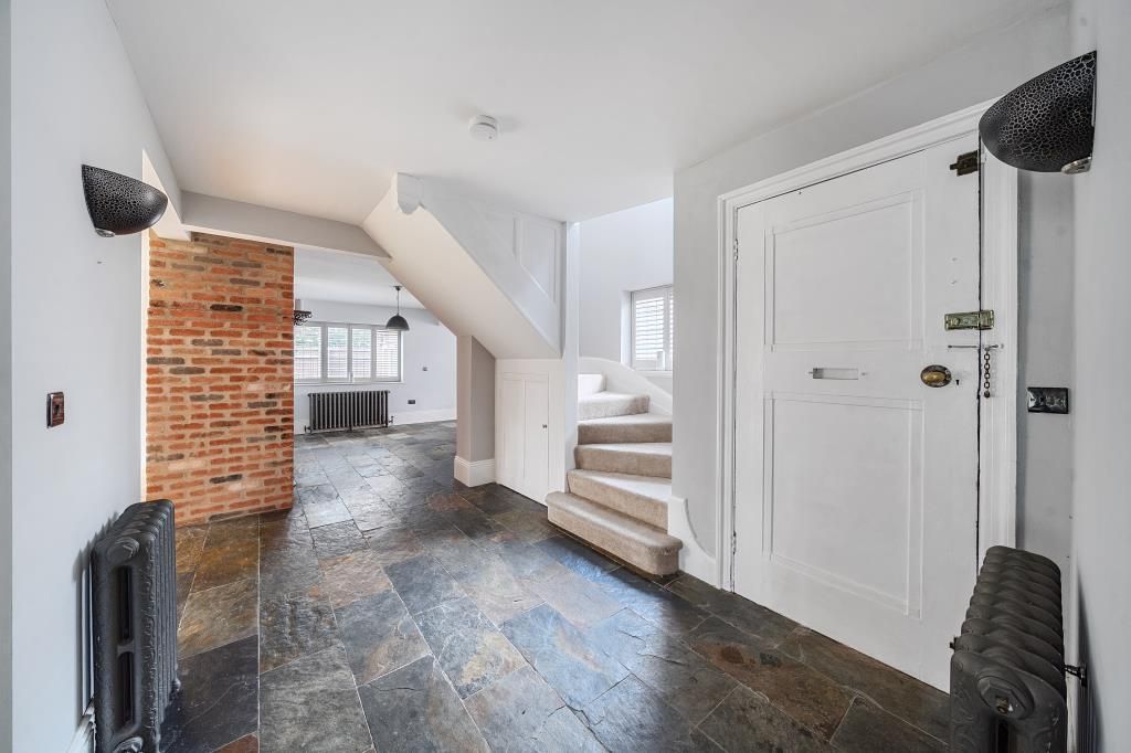 Property photo 2 of 28 Entrance Hall