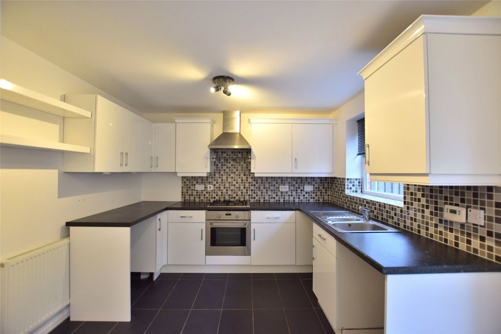 Property photo 2 of 14 Kitchen