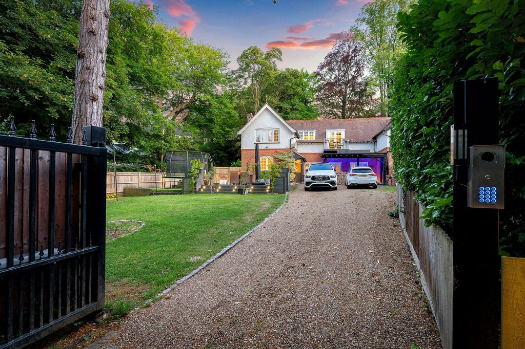 Property photo 1 of 32