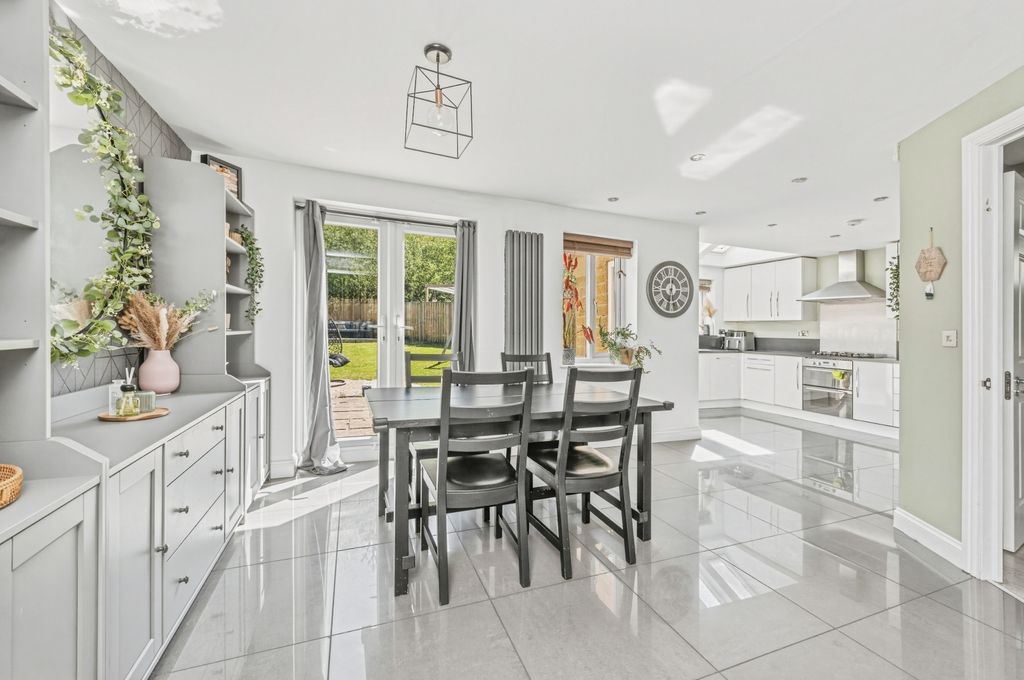 Property photo 3 of 15 Kitchen/Dining Room
