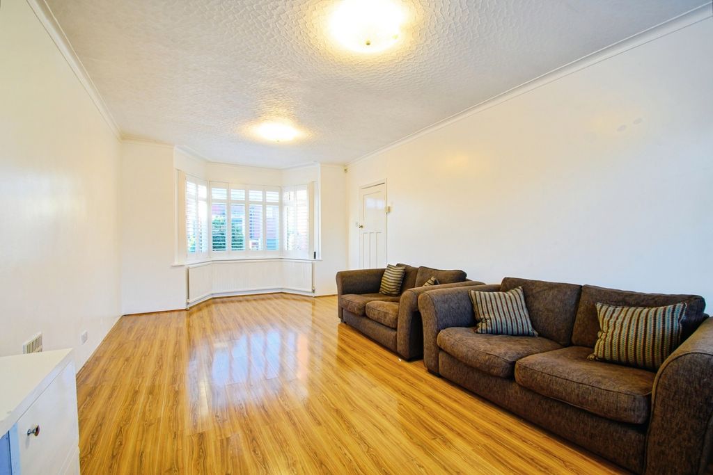 Property photo 2 of 20 Lounge