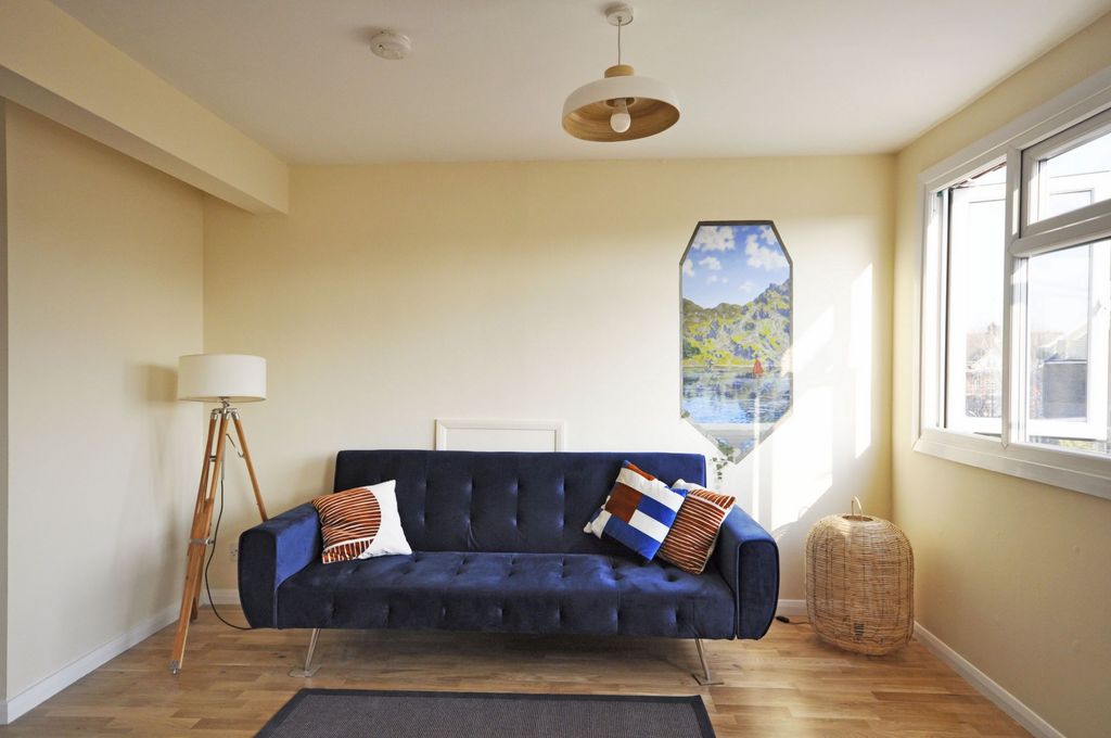 Property photo 2 of 10 Photo 3