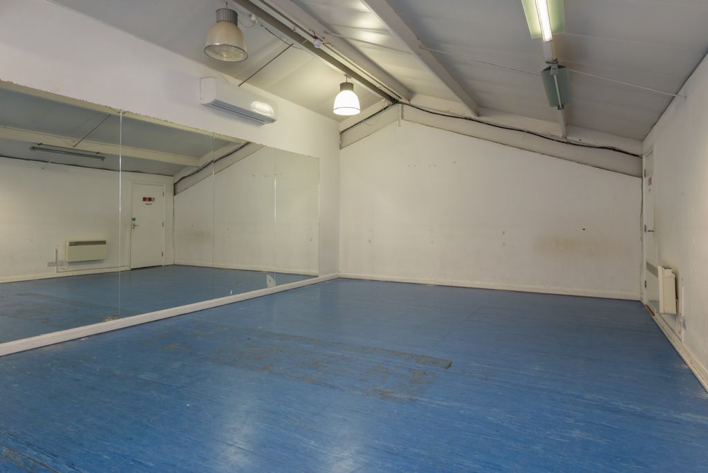 Property photo 3 of 7 Picture No. 15