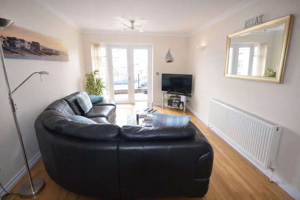 Property photo 3 of 7 Gallery