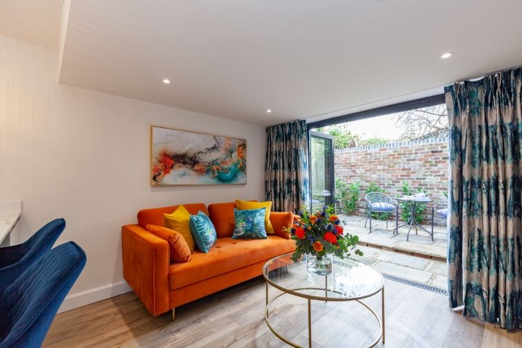 Property photo 1 of 9 274400