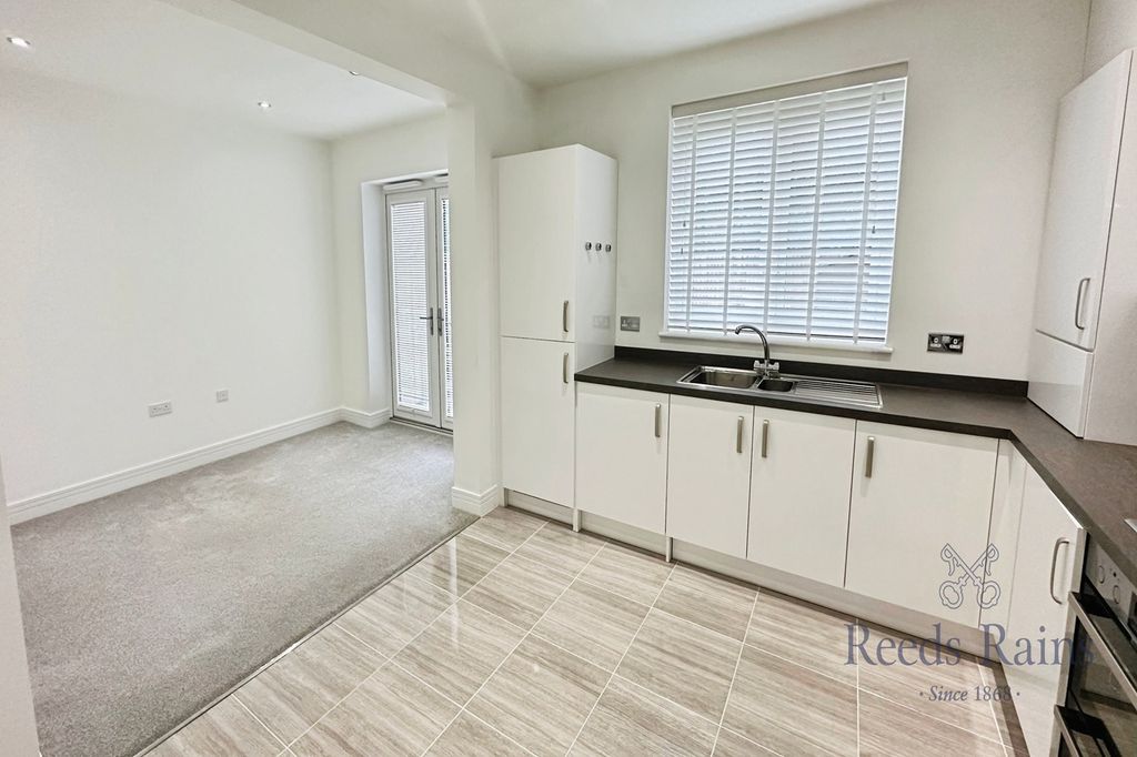 Property photo 2 of 12 Kitchen Diner