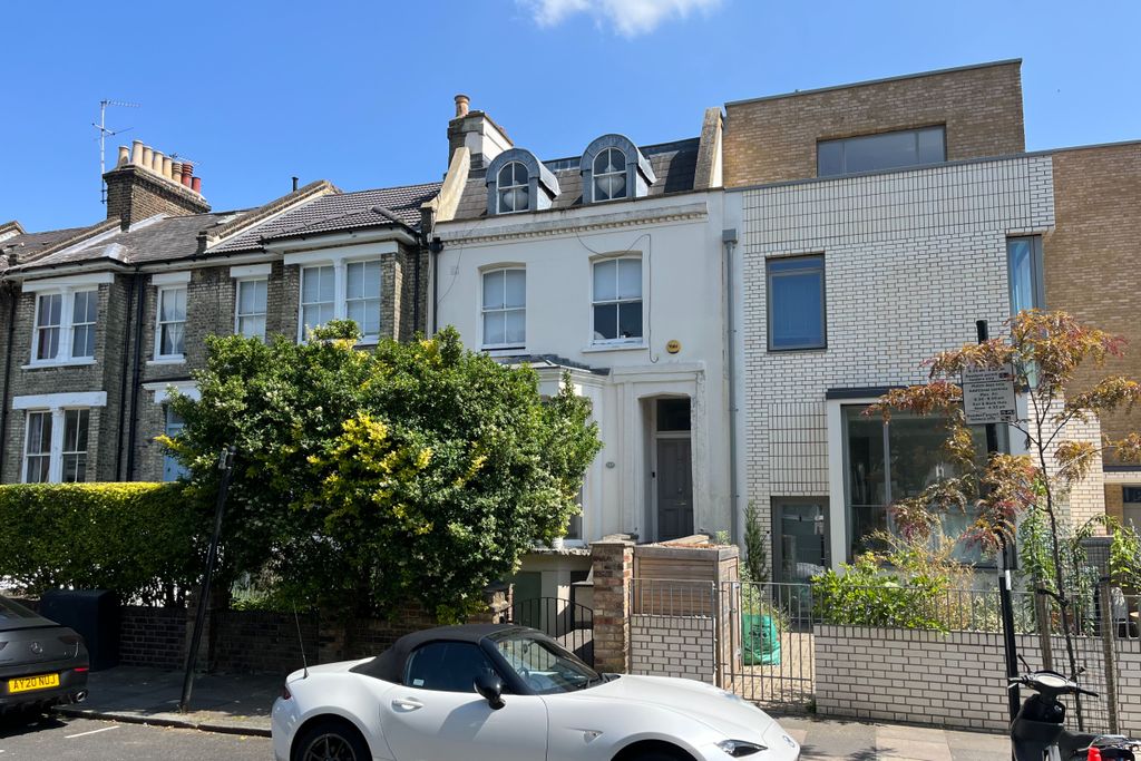 Property photo 1 of 14 19 Sparsholt Road, Finsbury Park, London N19 4El