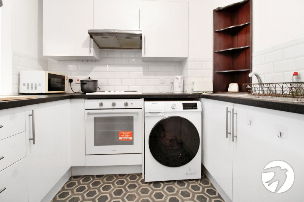 Property photo 3 of 5 Kitchen