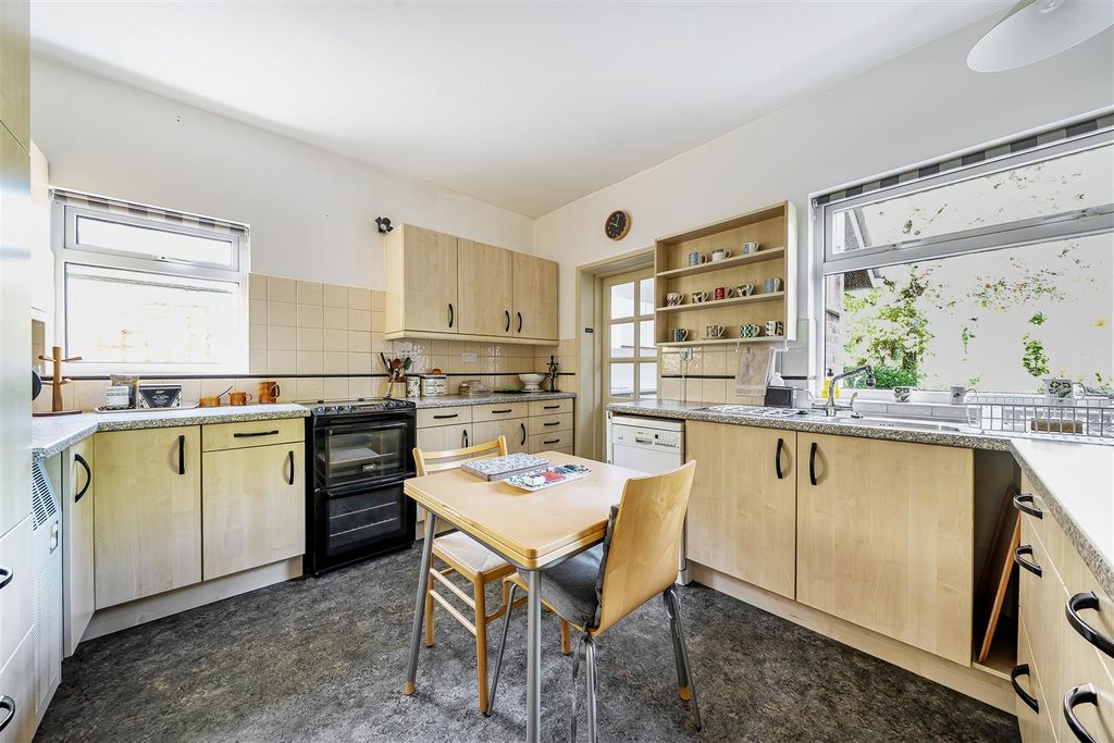 Property photo 3 of 19 Kitchen