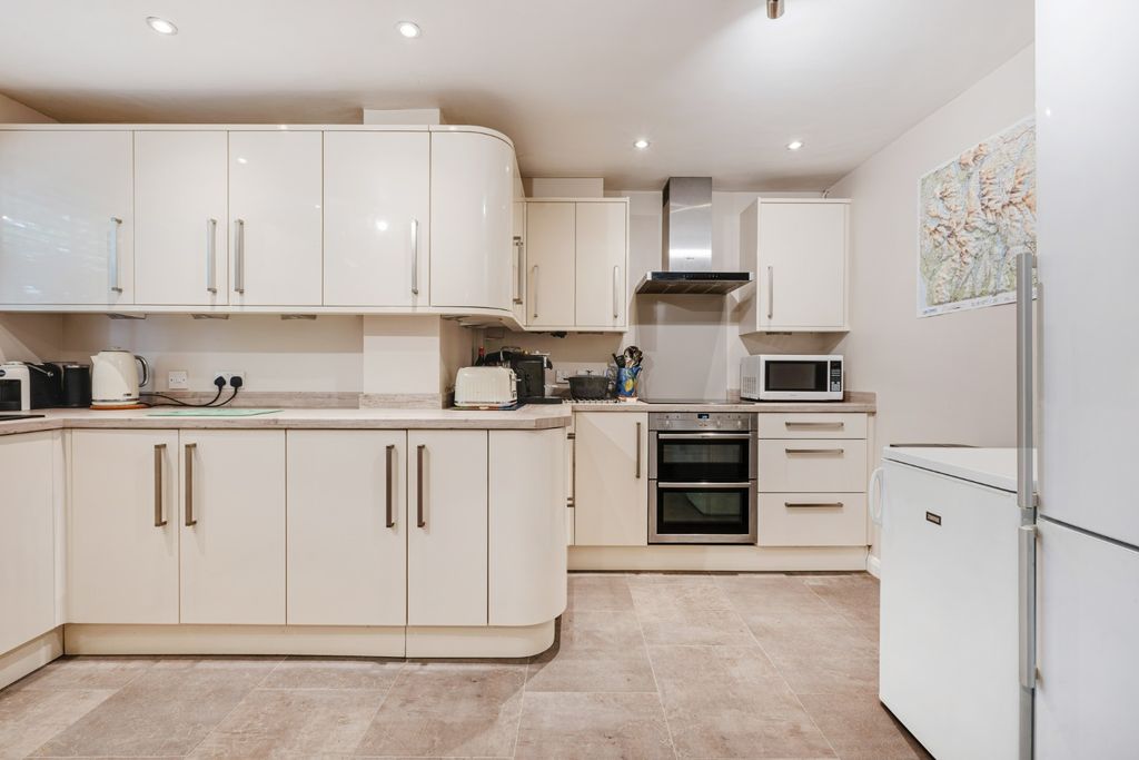 Property photo 3 of 20 4165254
