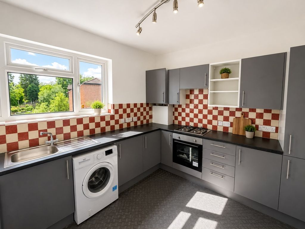Property photo 2 of 5 Kitchen