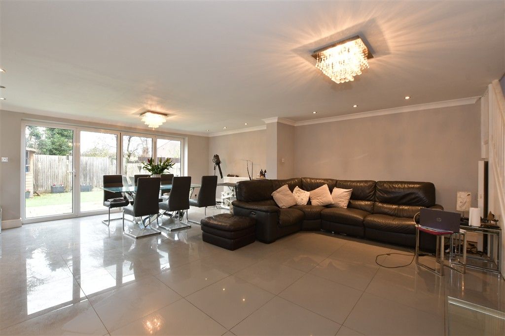 Property photo 3 of 14 Lounge/Dining Room