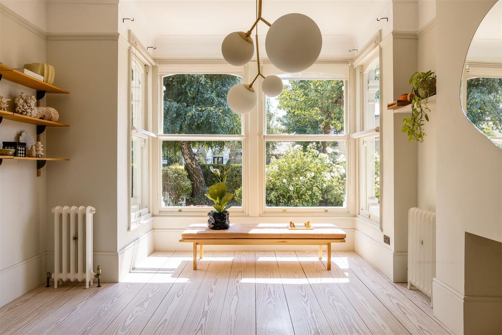 Property photo 3 of 48 Claremont Road, E7