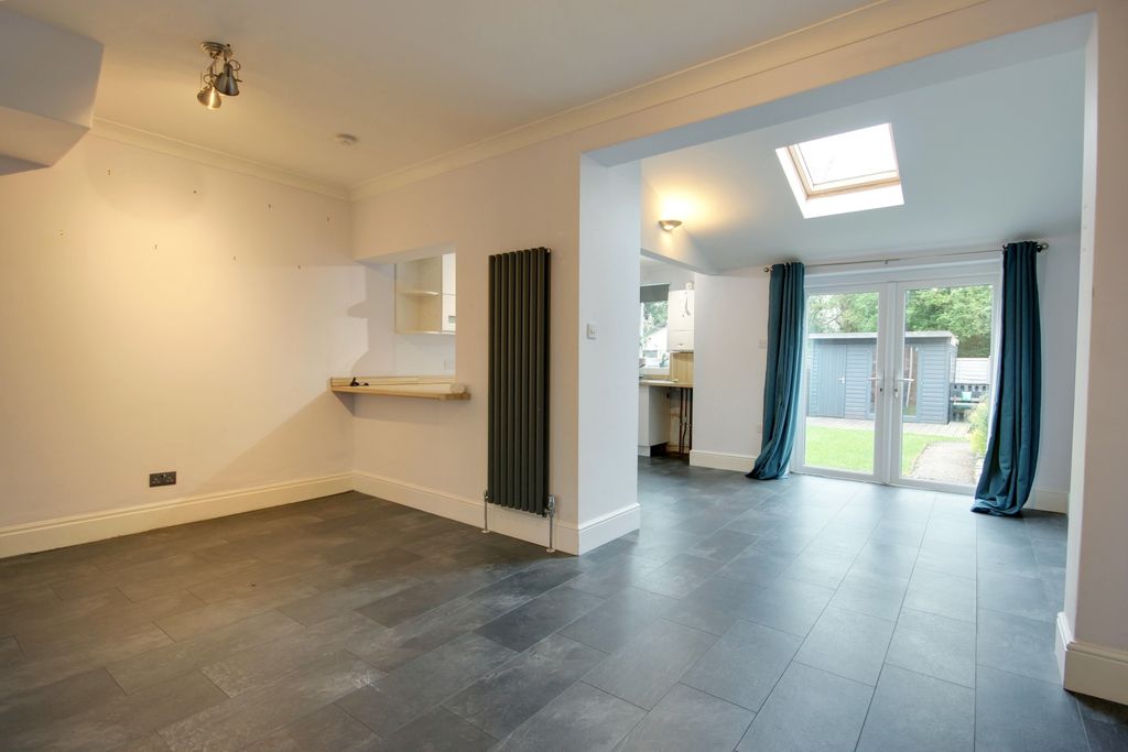 Property photo 3 of 17 1 Liv Kit Din B