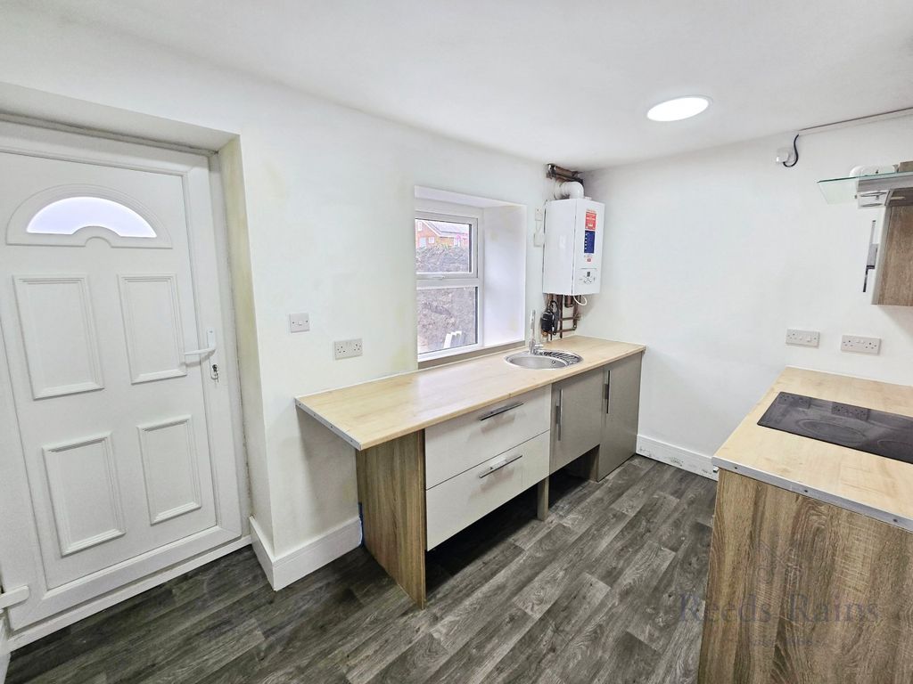 Property photo 3 of 15 Kitchen