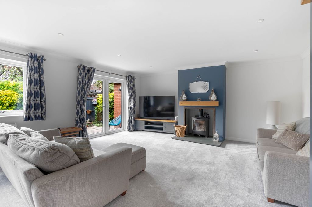 Property photo 3 of 25