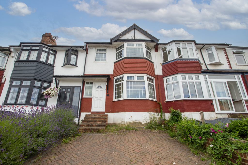Property photo 1 of 9 Clayhill Crescent, Mottingham