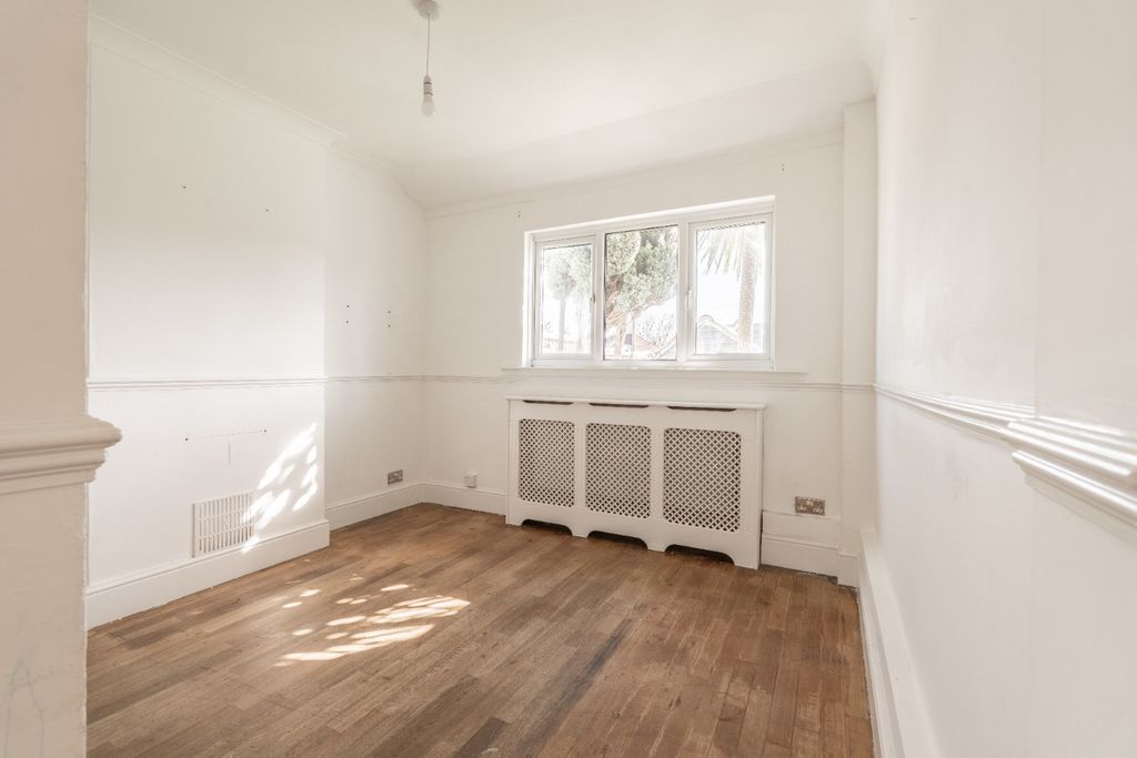 Property photo 2 of 12 4972562