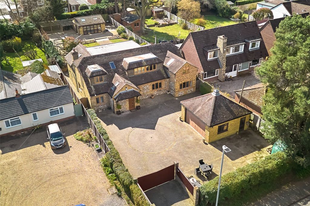 Property photo 1 of 38 Picture No. 42