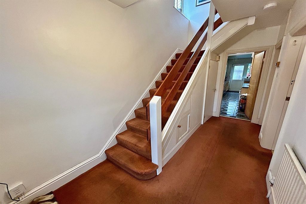 Property photo 2 of 22 Entrance Hallway