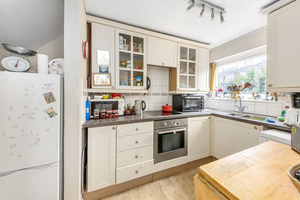 Property photo 3 of 25