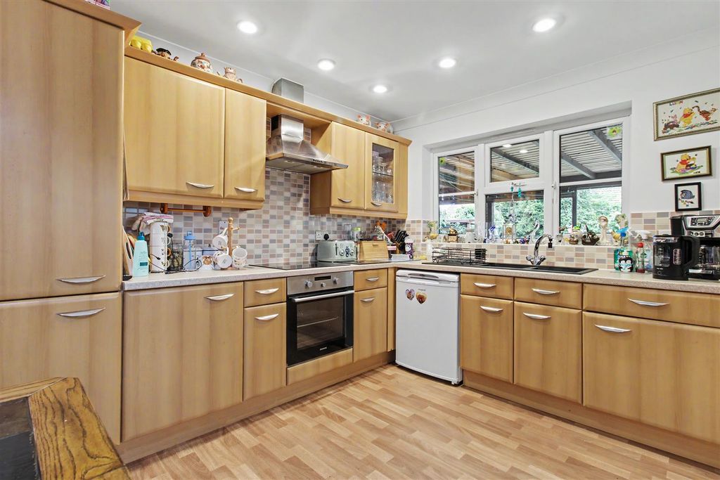 Property photo 2 of 21 Kitchen
