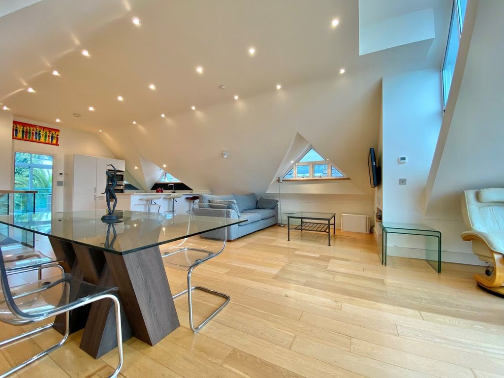 Property photo 3 of 23