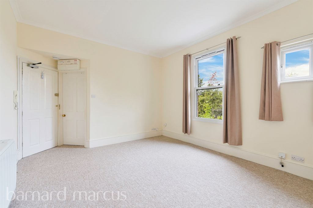 Property photo 2 of 28