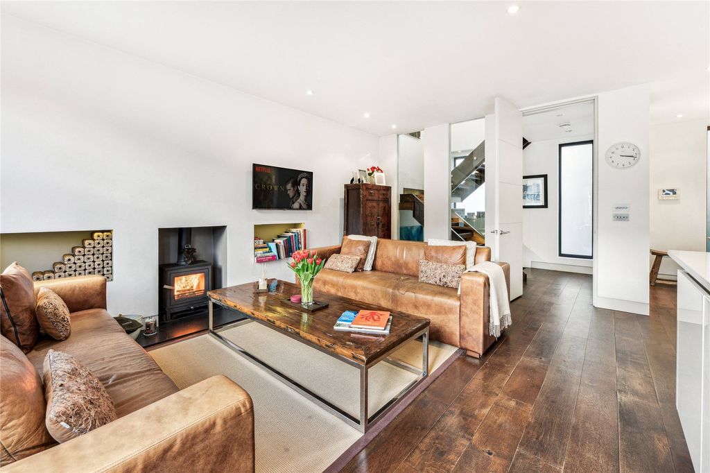 Property photo 2 of 16 Reception