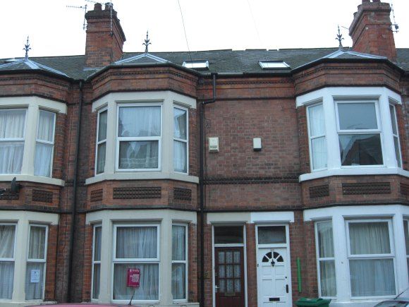 Property photo 3 of 11 1 Outside 22 Gloucester.Jpg